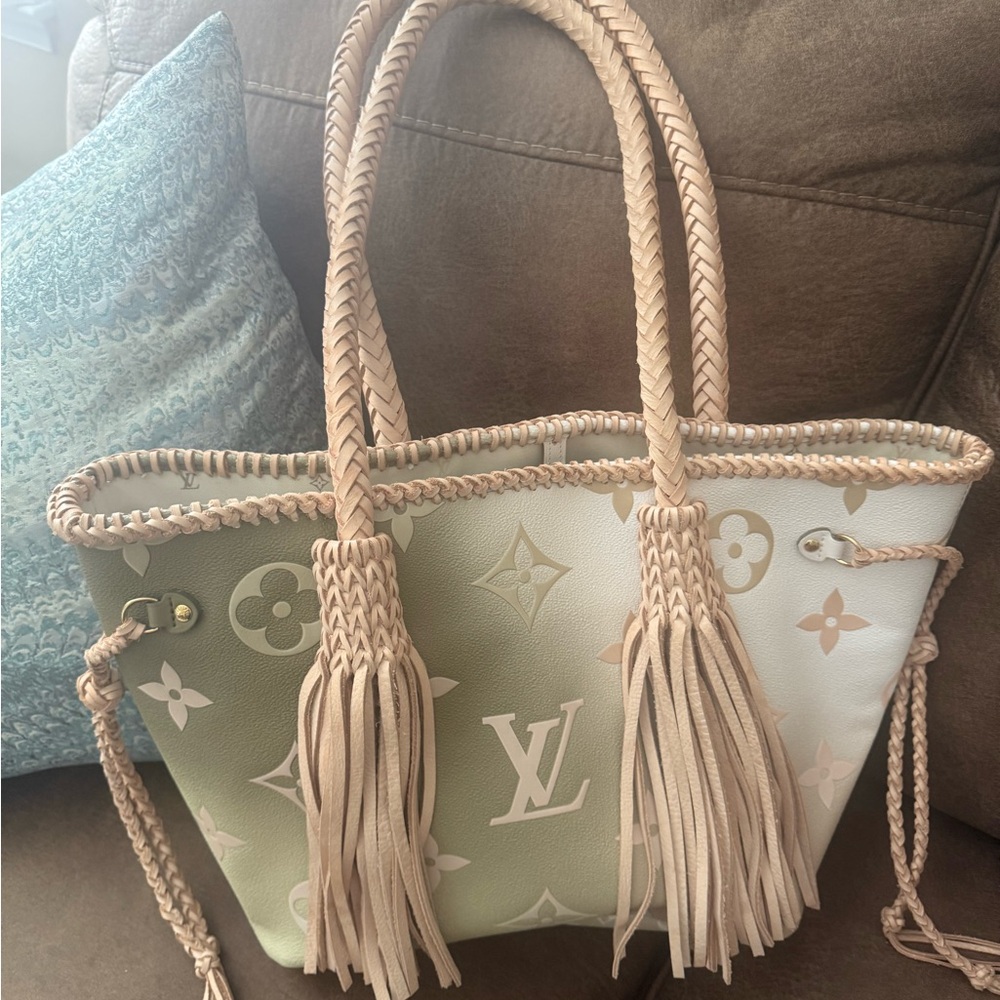Louis Vuitton Beige and Cream Tote Bag
